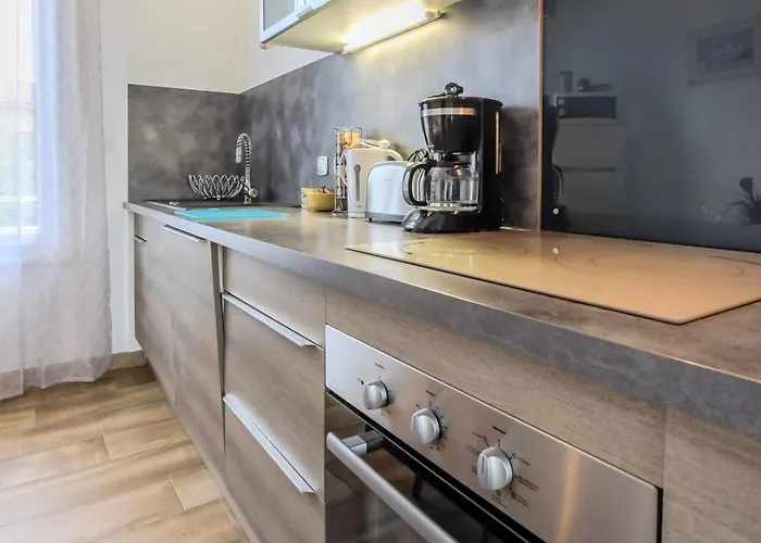 Les De Nathalie: Corneille Et Rivals 別荘