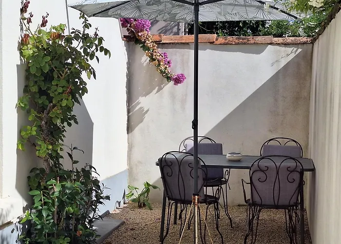 Les De Nathalie: Corneille Et Rivals 別荘