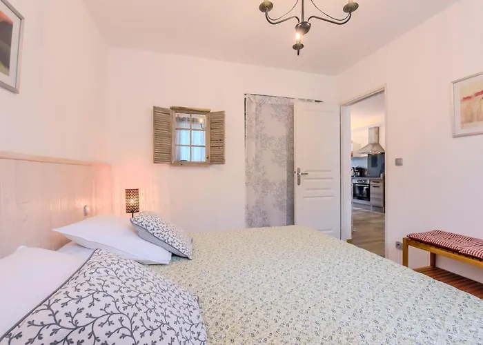 Les De Nathalie: Corneille Et Rivals カルカソンヌ